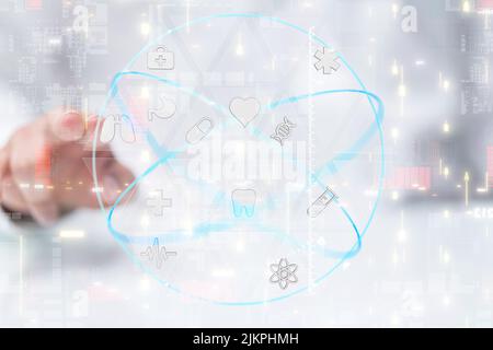 Eine Hand, die 3D wiedergegebene medizinische Symbole auf weißem Hintergrund für das Kardiologiekonzept berührt Stockfoto