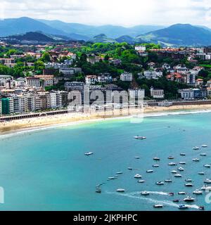 Luftaufnahme der Bucht von San Sebastian (Donostia) Spanien in einem schönen Sommertag Stockfoto