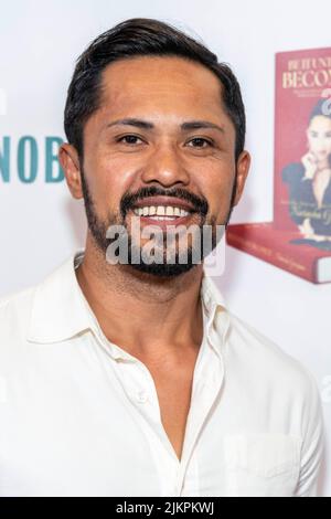 Los Angeles, USA. 02. August 2022. Joel Relaxpagos nimmt an Natasha Grazianos Buchunterzeichnung „Be IT Until You Become IT“ in Barnes and Noble-the Grove, Los Angeles, CA am 2. August 2022 Teil.Quelle: Eugene Powers/Alamy Live News Stockfoto
