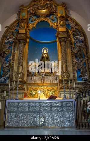 La Codosera, Spanien - 21.. August 2021: Heiligtum unserer Lieben Frau von Chandavila. Hauptaltar Stockfoto