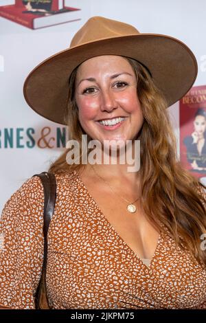 Los Angeles, USA. 02. August 2022. Jackie Knechtel nimmt an Natasha Grazianos Buchunterschrift „Be IT Until You Become IT“ in Barnes and Noble-the Grove, Los Angeles, CA am 2. August 2022 Teil.Quelle: Eugene Powers/Alamy Live News Stockfoto