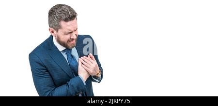 Herzsymptome, die Sie nicht ignorieren sollten. Der Direktor leidet unter Brustschmerzen. Plötzlicher Herzinfarkt. Mann Gesicht Porträt, Banner mit Kopieplatz. Stockfoto