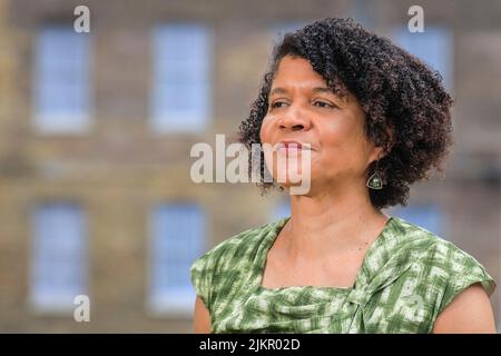 Chi Onwurah, Politiker der britischen Labour Party, MP Newcastle upon Tyne Central, während eines Interviews Stockfoto