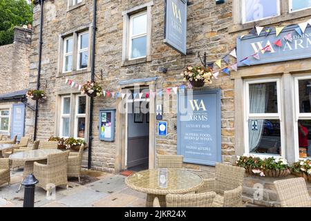 Waddington Arms öffentliches Haus und Restaurant im Dorf Lancashire in Waddington, an einem Sommertag im Jahr 2022, Lancashire, England, Großbritannien Stockfoto