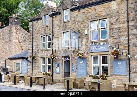 Waddington Arms öffentliches Haus und Restaurant im Dorf Lancashire in Waddington, an einem Sommertag im Jahr 2022, Lancashire, England, Großbritannien Stockfoto