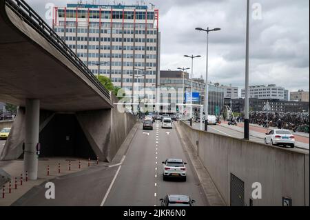 Autos Aus Dem Michiel De Ruijtertunnel In Amsterdam, Niederlande 22-7-2022 Stockfoto