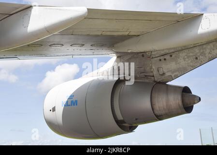 Lelystad, Niederlande. Juli 2022. Nahaufnahme des Flügels eines Flugzeugs. Hochwertige Fotos Stockfoto