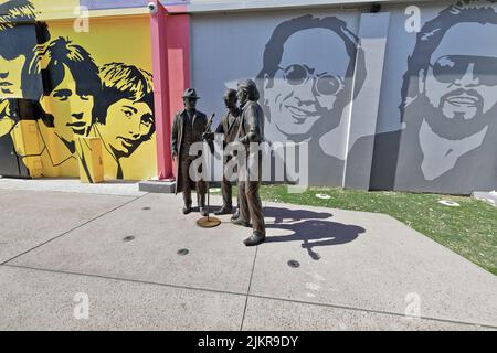 110 das Bienengees-Wandbild und Statuen der Brüder Gibb. Redcliffe-Australien. Stockfoto