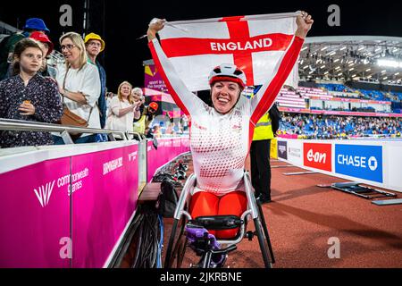 BIRMINGHAM, GROSSBRITANNIEN. 02. August 2022. Hannah COCKROFT (eng) feiert am Dienstag, den 02. August 2022 in BIRMINGHAM, GROSSBRITANNIEN, das Finale der Frauen 1T33/34 100m während der Leichtathletik von Birmingham 2022 - Commonwealth Games in der Birmingham Arena. Kredit: Taka Wu/Alamy Live Nachrichten Stockfoto