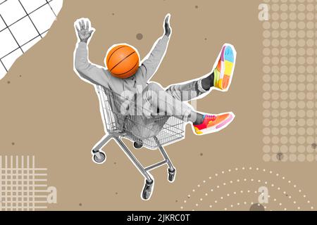 Exklusive Malerei Magazin Skizze Bild von funky lustige Kerl Basketball Kopf siting in Cart Ride isoliert auf beige Farbe Hintergrund Stockfoto