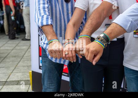Chelm, Lubelskie, Polen - 31. Juli 2022: Tour de Pologne 79, Präsident CPA Gianni Bugno mit Agata lang, Renndirektor Czeslaw lang und John Lelangue Stockfoto