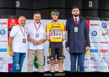 Chelm, Lubelskie, Polen - 31. Juli 2022: 79 Tour de Pologne, Race Director Czeslaw lang vom Stadtrat der Woiwodschaft Lubelskie, Zdzislaw Szwe Stockfoto