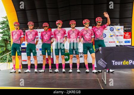 Chelm, Lubelskie, Polen - 31. Juli 2022: 79 Tour de Pologne, Präsentation des EF Education - Easypost Teams Stockfoto