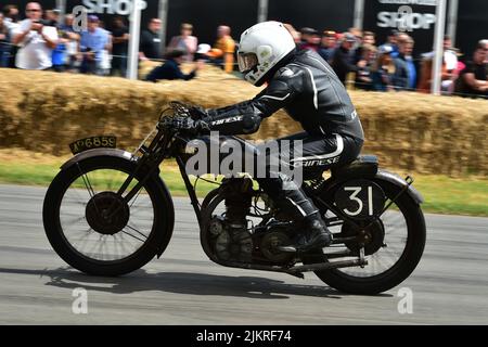 Mike Farrall, Rudge TT Ulster, 100 Jahre Ulster Grand Prix, Fahrräder und Fahrer, die in diesem jahrhundertealten Event, Goodwood Festival of, zu sehen waren Stockfoto