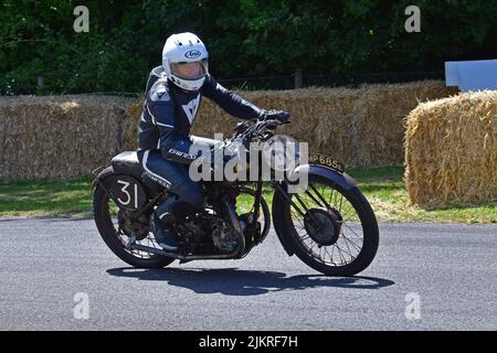 Mike Farrall, Rudge TT Ulster, 100 Jahre Ulster Grand Prix, Fahrräder und Fahrer, die in diesem jahrhundertealten Event, Goodwood Festival of, zu sehen waren Stockfoto