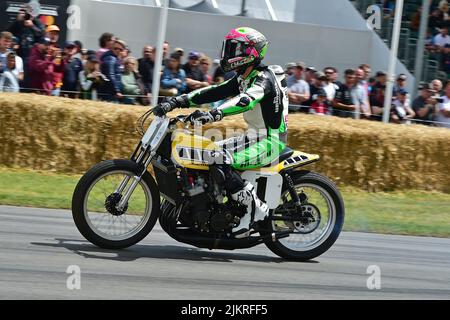 Nigel Everett, Kawasaki KR750, 100 Jahre Ulster Grand Prix, Fahrräder und Fahrer, die in diesem Jahrhundert alten Ereignis, Goodwood Festival of, vorgestellt haben Stockfoto