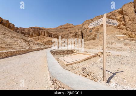 Luxor, Ägypten; 30. Juli 2022 - Eingang zu den Gräbern im Tal der Könige, Luxor, Ägypten. Stockfoto