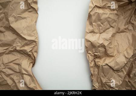 Zerknitterter brauner Kraftpapier-Hintergrund. Recyceln Sie alte braune Papiertextur Stockfoto
