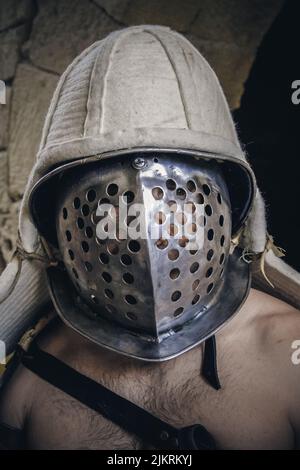 Tarraco, Italien. 26.. Mai 2012. Gladiator mit Stoffhelm und Haube. Kredit: Unabhängige Fotoagentur/Alamy Live Nachrichten Stockfoto