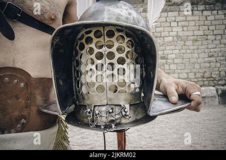 Tarraco, Italien. 26.. Mai 2012. Gladiator mit Hoplomachus-Helm. Kredit: Unabhängige Fotoagentur/Alamy Live Nachrichten Stockfoto