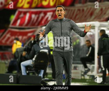 2. August 2022: Alexandre Guimaraes, Trainer von America de Cali beim Liga-Betplay-Dimayor-Spiel im El Campin-Stadion in Bogota, Kolumbien, am 2. August 2020. (Bild: © Daniel Garzon Herazo/ZUMA Press Wire) Stockfoto