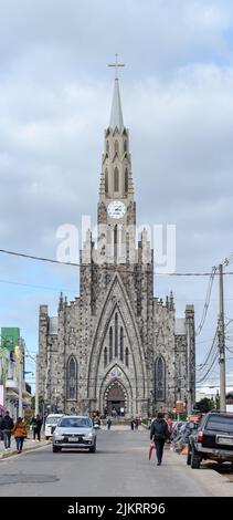 Canela, RS, Brasilien - 19. Mai 2022: Blick auf die Steinkathedrale, Catedral de Pedra auf portugiesisch. Die Nossa Senhora de Lourdes Kirche am Matriz Stockfoto