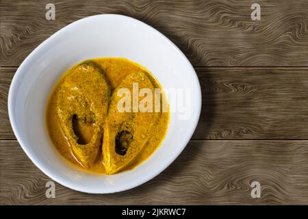 Berühmte Bengali Gericht Hilsa / Ilish Fisch mit Mohn und Senfkorn Rezept. Stockfoto