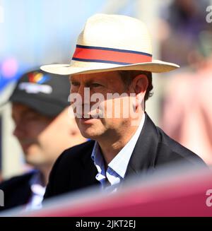 Der Earl of Wessex, der die Lawn Bowls am sechsten Tag der Commonwealth Games 2022 in Birmingham im Victoria Park beobachtet. Bilddatum: Mittwoch, 3. August 2022. Stockfoto