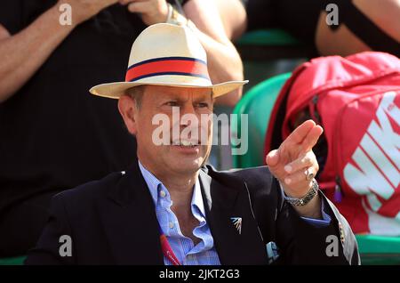 Der Earl of Wessex, der die Lawn Bowls am sechsten Tag der Commonwealth Games 2022 in Birmingham im Victoria Park beobachtet. Bilddatum: Mittwoch, 3. August 2022. Stockfoto