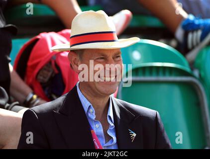 Der Earl of Wessex, der die Lawn Bowls am sechsten Tag der Commonwealth Games 2022 in Birmingham im Victoria Park beobachtet. Bilddatum: Mittwoch, 3. August 2022. Stockfoto