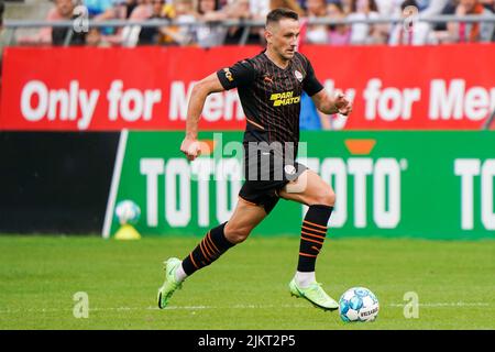 UTRECHT, NIEDERLANDE - 30. JULI: Andriy Totovytskyi von Shakhtar Donetsk läuft beim Vorsaison-Freundschaftsspiel zwischen FC Utrecht und FK Sjachtar Donetsk am 30. Juli 2022 im Stadion Galgenwaard in Utrecht, Niederlande (Foto: Joris Verwijst/Orange Picts) Stockfoto