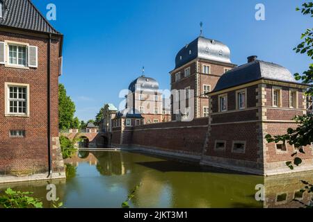 Deutschland, Ahaus, Westmuensterland, Münsterland, Westfalen, Nordrhein-Westfalen, NRW, Schloss Ahaus, ehemalige Residenz, heute Sitz der Technischen Akademie Ahaus, Wasserschloss, Barock Stockfoto