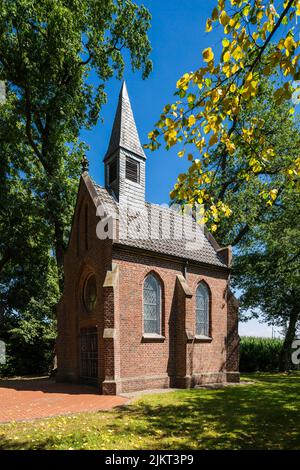 Deutschland, Ahaus, Westmuensterland, Münsterland, Westfalen, Nordrhein-Westfalen, NRW, Ahaus-Ammeln, Ammeln-Kapelle, Backsteingebäude, Neubelebung Der Gotik Stockfoto