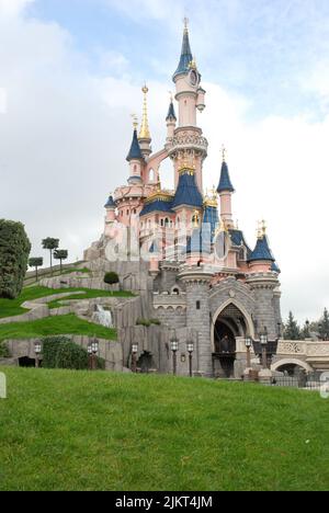 Parade im Disney Land Paris mit einigen berühmten Charakteren. Stockfoto