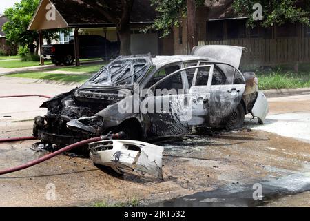 Zerstörte ausgebrannte Auto nach Verkehrsunfall Stockfoto