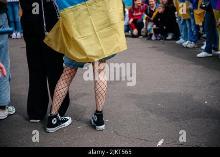 Glasgow, Scotalnd - 30. Juli 2022 Anti-Russland-Protest mit Teilnehmern, die Russland als terroristischen Staat anerkannt werden, Krieg in der Ukraine Stockfoto