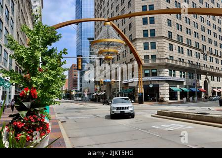 GE Chandelier - der größte Kronleuchter im Freien in Nordamerika auf dem Playhouse Square an der Kreuzung der E 14. Street und der Euclid Avenue in Cleveland Stockfoto