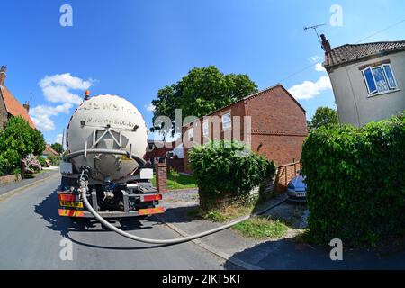 LKW Entleerung Abwasser aus inländischen Klärgrube vereinigtes Königreich Stockfoto