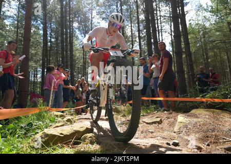 Die Engländerin Evie Richards beim Women's Cross-Country-Finale in Cannock Chase am sechsten Tag der Commonwealth Games 2022. Bilddatum: Mittwoch, 3. August 2022. Stockfoto