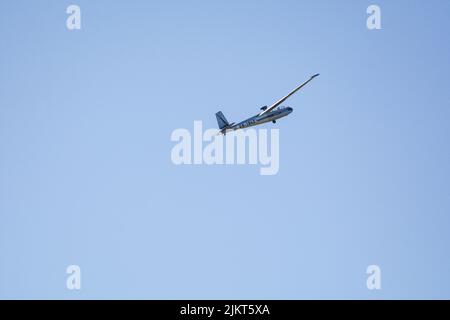 NATO Days, Ostrava, Tschechische Republik. 22.. September 2019: Kunstflug zweisitziger Allmetall Let L-13AC Jet angetriebener Blanik-Segelflugzeug für den Dual-Kunstflug-Einsatz Stockfoto