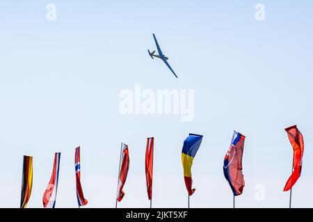 NATO Days, Ostrava, Tschechische Republik. 22.. September 2019: Kunstflug zweisitziger Allmetall Let L-13AC Jet angetriebener Blanik-Segelflugzeug für den Dual-Kunstflug-Einsatz Stockfoto