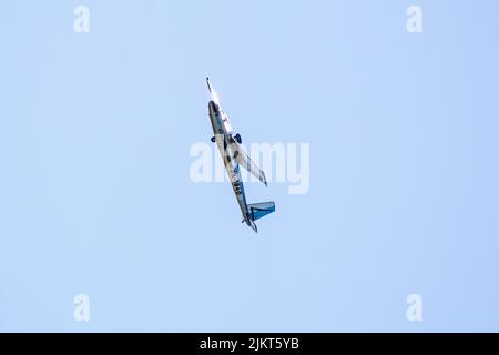 NATO Days, Ostrava, Tschechische Republik. 22.. September 2019: Kunstflug zweisitziger Allmetall Let L-13AC Jet angetriebener Blanik-Segelflugzeug für den Dual-Kunstflug-Einsatz Stockfoto