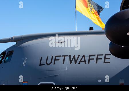 NATO DAYS, OSTRAVA, Tschechische republik - 22. SEPTEMBER 2021: Airbus A400M Atlas der Luftwaffe auf dem Flughafen Leoš Janáček Ostrava.Airbus A400M Atlas ist ein europäischer f Stockfoto