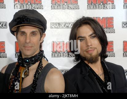 Der Sänger Perry Farrell und Gitarrist Dave Navarro von Jane's Addiction bei den US NME Music Awards im El Rey Theater in Los Angeles, Kalifornien Stockfoto