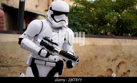 Der erste Stormtrooper in Disneyland in Anaheim. Stockfoto