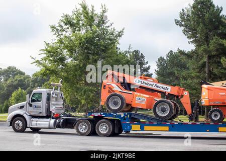 Augusta, GA USA - 05 21 21: Sattelschlepper-Verleih Stockfoto