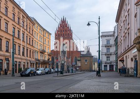 Krakau, Polen - 13. März 2022: Kirche der Heiligen Dreifaltigkeit in der Altstadt von Krakau. Reisen Stockfoto