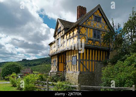 Stokesay Castle in Shropshire ist eines der besten befestigten Herrenhäuser in England. Es wurde Ende des 13.. Jahrhunderts von Laurence de Ludlow erbaut. Stockfoto