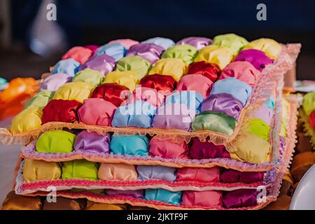 Handgemachtes dekoratives Kissen zum Verkauf auf dem Markt Stockfoto