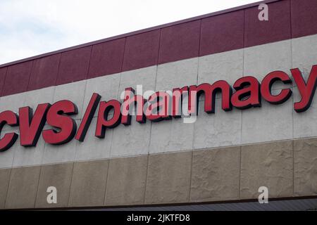 Augusta, GA USA - 05 21 21: Eingangsschild des Einkaufshauses der CVS-Apotheke Stockfoto